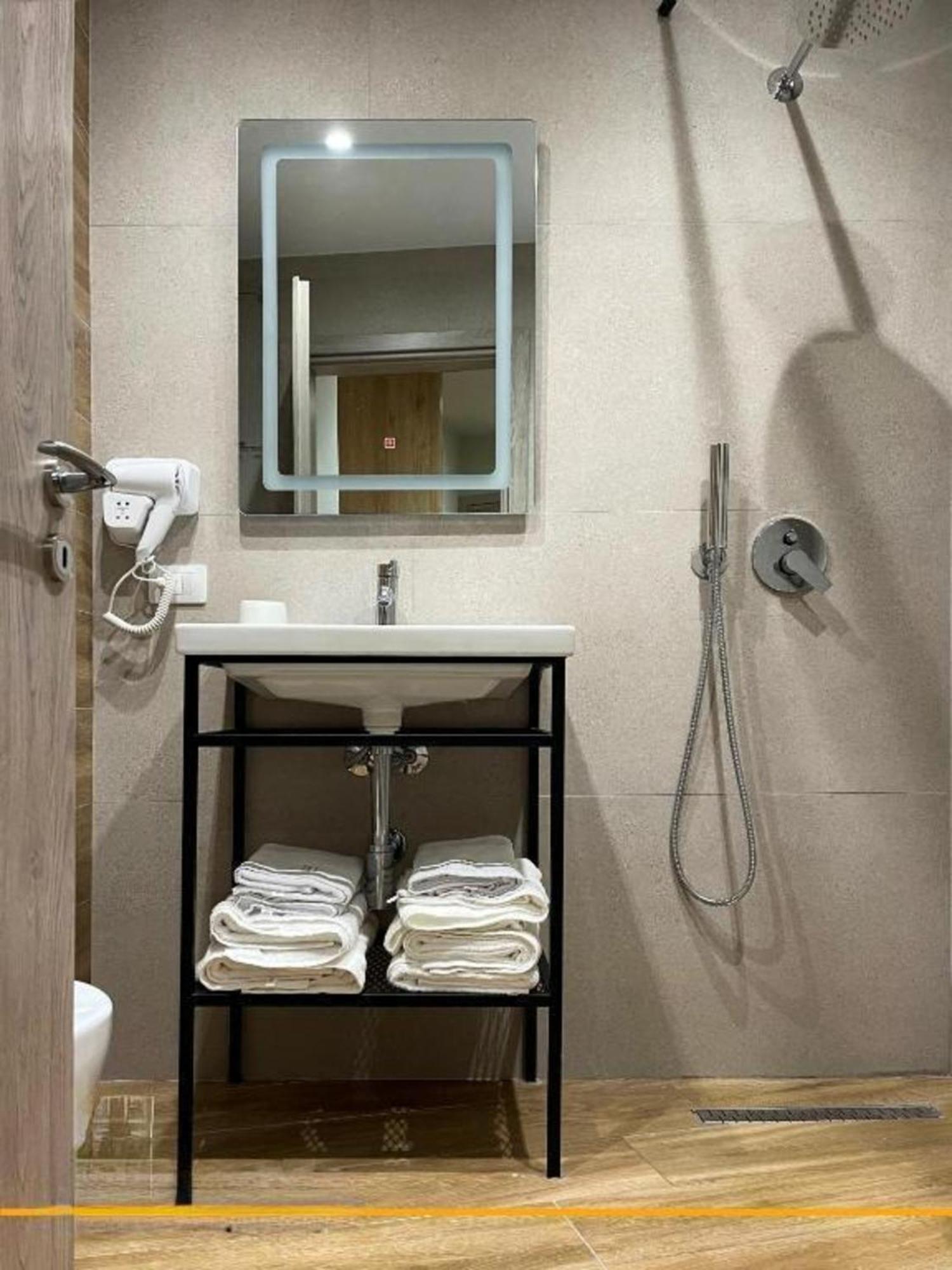 Flori Apartments Sarande Room photo